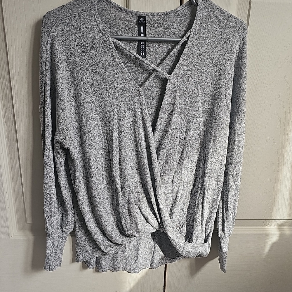 Design Lab Lord & Taylor Heather Gray Crisscross Wrap Long Sleeve Top